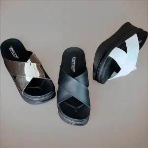 [신상오픈런]여성 여름 휴가 크로스 스트랩 높이 올리는 플랫폼 슬리퍼 (36233146)