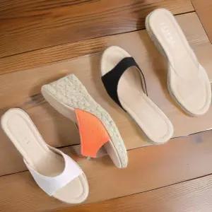 [신상오픈런]여성 여름 패브릭 앞트임 웨지힐 키높이 샌들 (32331267)