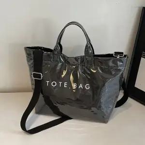 스타일하우스)여행가방 보스턴백 캐리어 종이 PVC 크로스백 블랙