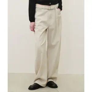 SUARE WOMEN 우먼벨티드 워싱 커브드 팬츠 스톤 그레이 1701197