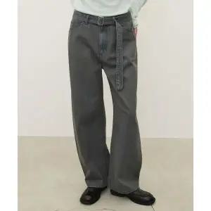 SUARE WOMEN 우먼벨티드 워싱 커브드 팬츠 블루 그레이 1701192