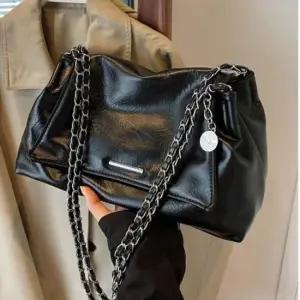 [패션] 더헤이만 숄더백 체인 여성가방 데일리 플랩백 가죽 호보백 실버