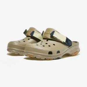 갤러리아 [CROCS]올터레인 클로그/CRS206340_KHAKI/MULT