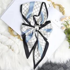 블라우스코디 세련된 도트 체크 얇고긴스카프 60대 봄