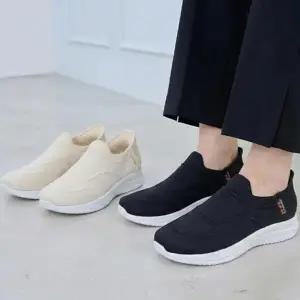 [옷자락]여자 경량 니트 슬립온 발편한 데일리 운동화