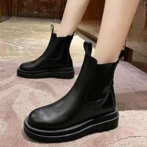 [SX9AA95]안감 깔끔한 통굽 슬리퍼 앵글 첼시 부츠