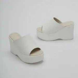 |CCS7ED9|여성 통굽 슬리퍼 캐주얼 뮬 샌들 편안한 데일리 신발