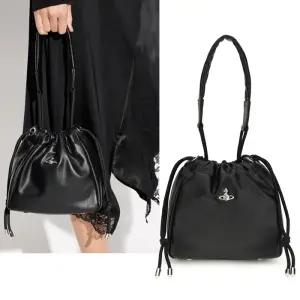 26SS 비비안웨스트우드 힐러리 버킷백 스몰/4C03000CU S000D N403