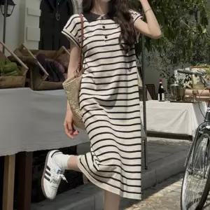 비욘드라이프J COH 스트라이프 폴로 칼라 민소매 원피스