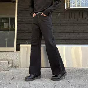 남자 세미 부츠컷 흑청 플레어진 청바지