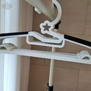 미끄럼방지 논슬립 유아 어린이 아동 키즈 옷걸이 플라스틱 회전고리 옷장정리