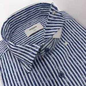 [레노마]일반핏/긴소매/카라-스냅 버튼/서커 스트라이프 프린트/남성 셔츠 ROSSG1450 NY_US