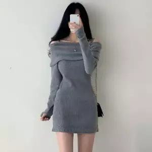데일리룩 슬림핏 그레이 오프숄더 니트 미니원피스