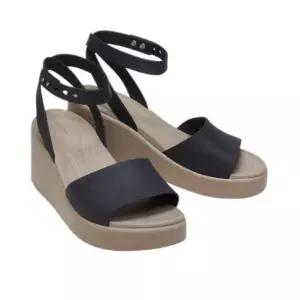 [크록스]CROCS 여성 브루클린 앵클 스트랩 웨지 BKM (24SWSD209406) 24SWSD209406_Z07H 695910