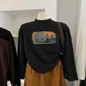 여성패션 프린트티 오말레이 겨울 차이나 프린트 긴팔 티 슬림핏 상의 DL4