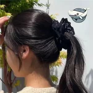 [하프클럽/]블랙 펀칭 레이스 헤어스크런치 스타일리시한