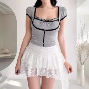 [신상오픈런]여성용 슬림핏 컬러 배색 셔링 프릴 반팔 티셔츠 (38292946)