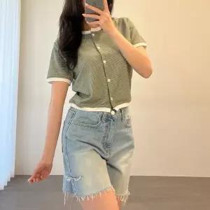 [신상오픈런]여성용 허벅지 컷팅 루즈핏 3부 청바지 (38293106)