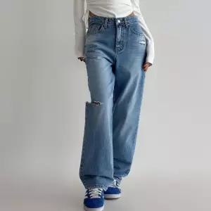 [신상오픈런]컷아웃 보이프렌드핏 논스판 와이드팬츠 찢청바지 (30094136)