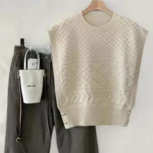 [신상오픈런]여성 가을 울 니트 조끼 포켓 버튼 부클 베스트 (41502982)