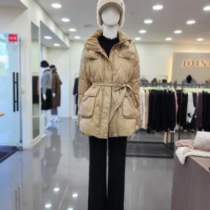 꼼빠니아후드 허리벨트덕다운 패딩 CAEW0WIH700