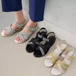 [신상오픈런]여름철 여성 체크 디자인 펀칭 스트랩 슬링백 샌들 (34321708)