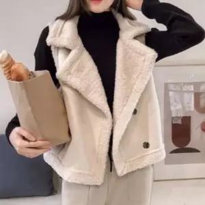 모던 여성 클래식 페이크퍼 뽀글이 무스탕 조끼