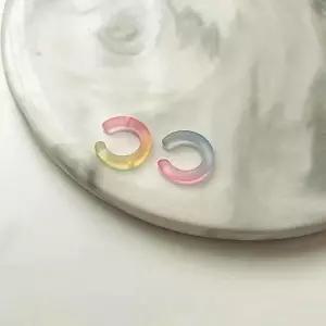 그라데이션 아크릴 이어커프 귀찌 여성 여름 패션 귀 PDt7+3LeD