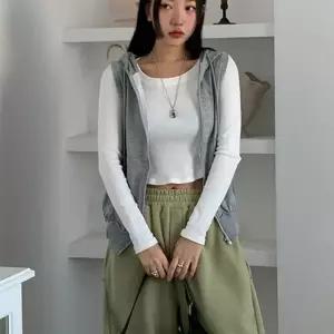 [신상오픈런]캥거루포켓 슬림핏 크림색 여성 츄리링조끼 후드집업 (29414684)