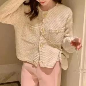[의류] 여자 라운드 넥 봄 도톰 단추 가디건 아이보리