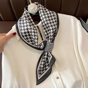 [신상오픈런]하운드체크 미니스카프 실키 기하학 스트라이프 (30488602)