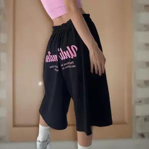 [신상오픈런]여성 방송 댄스 의상 뒷면 프린트 반바지 여름용 버뮤다 7부 (35835871)