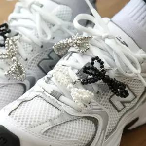 비팬시 신발 미니 진주 리본 2pc 운동화 꾸미기끈 화끈 용끈 화용 디자인 디자인화 신꾸 꾸미기 화꾸미기