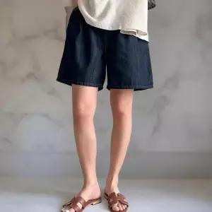 [다잇템]여성 넓은 4부 자수 진청 논페이드 반바지 (38038776A)