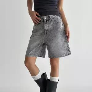 [다잇템]여자 넓은 논스판 4부 버뮤다데님 청반바지 (37564178A)