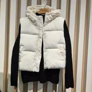 나인스텝 HC11 크롭후드패딩조끼 n24nj4407 (43394787)