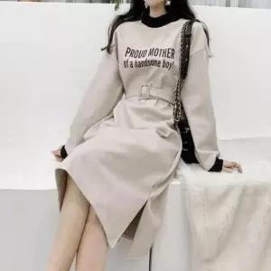 [의류] 넥 소매 배색 레터링 원피스 벨트세트 밑단 트임