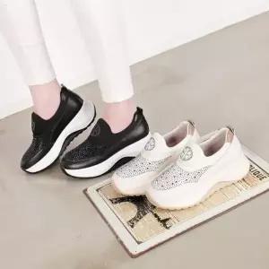 [신세계라이브쇼핑][옷자락] 여자 큐빅 통굽 슬립온 데일리 캐주얼 스니커즈