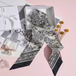 갤러리아 헤지스핸드백 HISC5E311N2 [뜨왈드주이] 네이비 쁘띠 실크 스카프