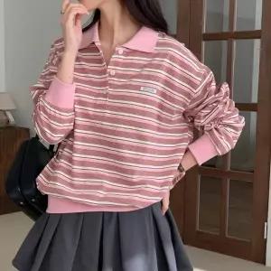 [옷자락]여자 라벨 럭비티 반오픈 카라넥 스트라이프 맨투맨