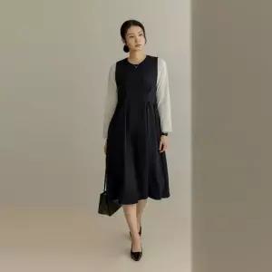 [66-110] 렌미 핀턱 플레어 나시 원피스