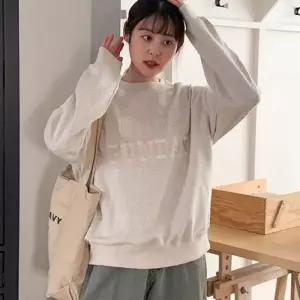 [신상오픈런]루즈핏맨투맨 자수 라운드넥 크림 봄스웨트셔츠 (30434099)