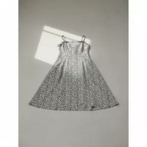 CC콜렉트 씨씨콜렉트 플라워 패턴 슬리브리스 원피스 C252MSE061