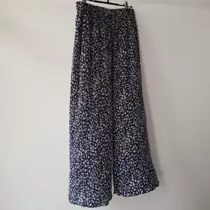 슬림 팬츠 홈웨어 꽃무늬 플라워 여름바지 주름바지 쿨바지 8부