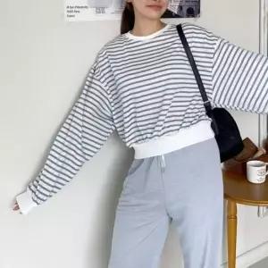 [의류] 여성 쭈리 단가라 크롭 맨투맨 티셔츠 bu24354