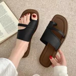 [하프클럽/]여성 일상 컨템포러리 스트랩 크로스 슬리퍼