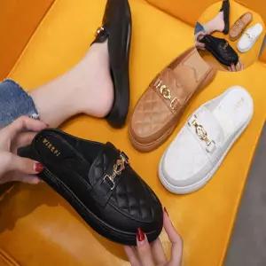 블로퍼 여성 골드체인 퀼팅 푹신 레더 뮬 단화 3컬러