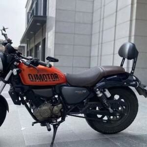 키웨이 SRV 125 QJMOTOR 새로운 오토바이 액세서리: 뒷좌석 등받이 지지대 브래킷 뒷짐받이.