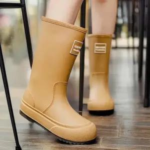 [디작소]여성 앞면 레터링 도장 포인트 미드 로우 레인부츠 (36460602)