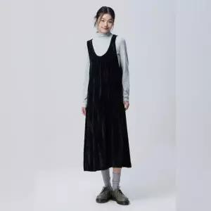 [롯데백화점]베네통 벨벳 스트라이프 라인 원피스 (BAOP01611)